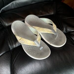 Vionic flip flop